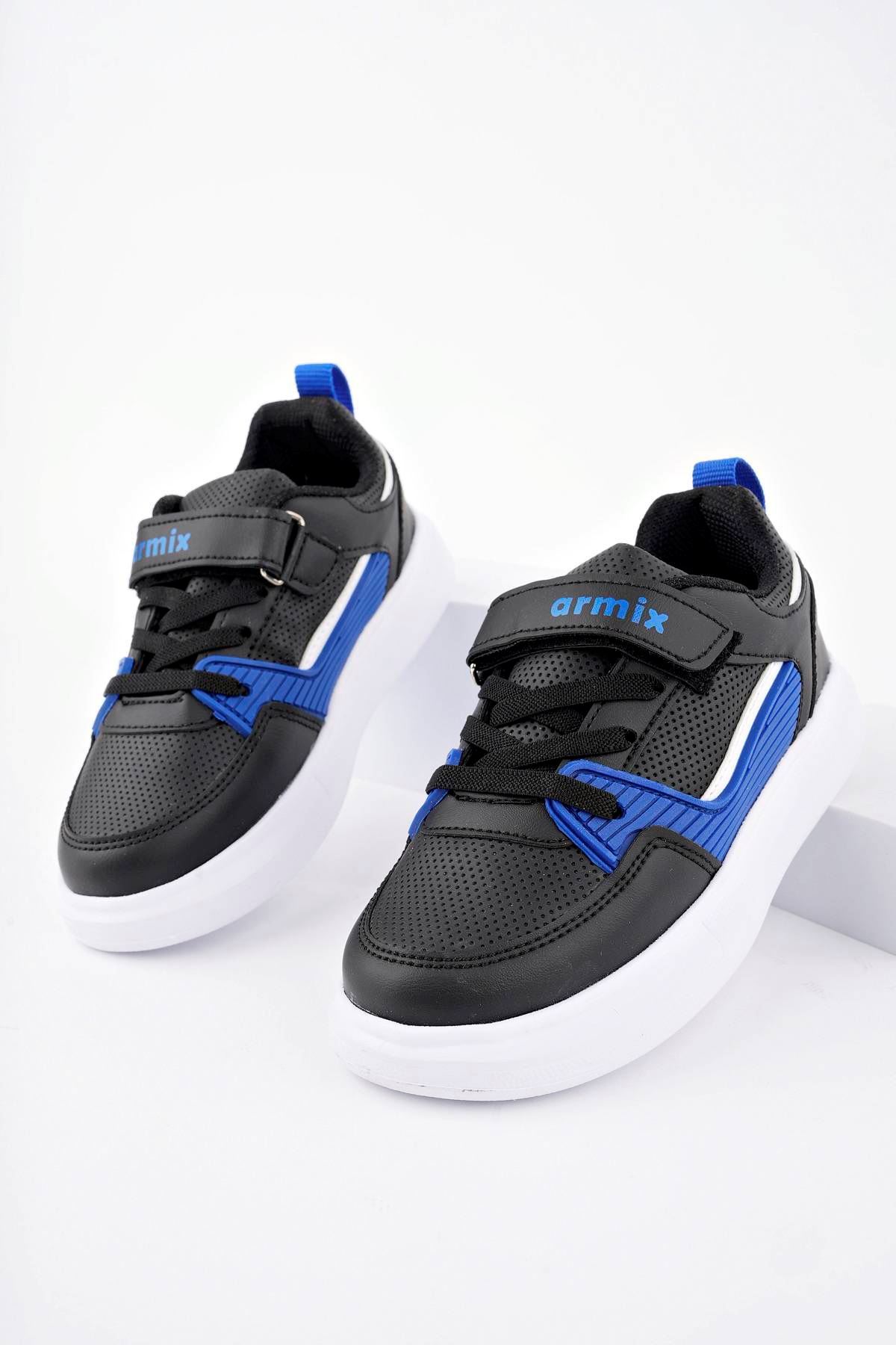 Cırtlı Mavi Garnili Çocuk Spor Ayakkabı