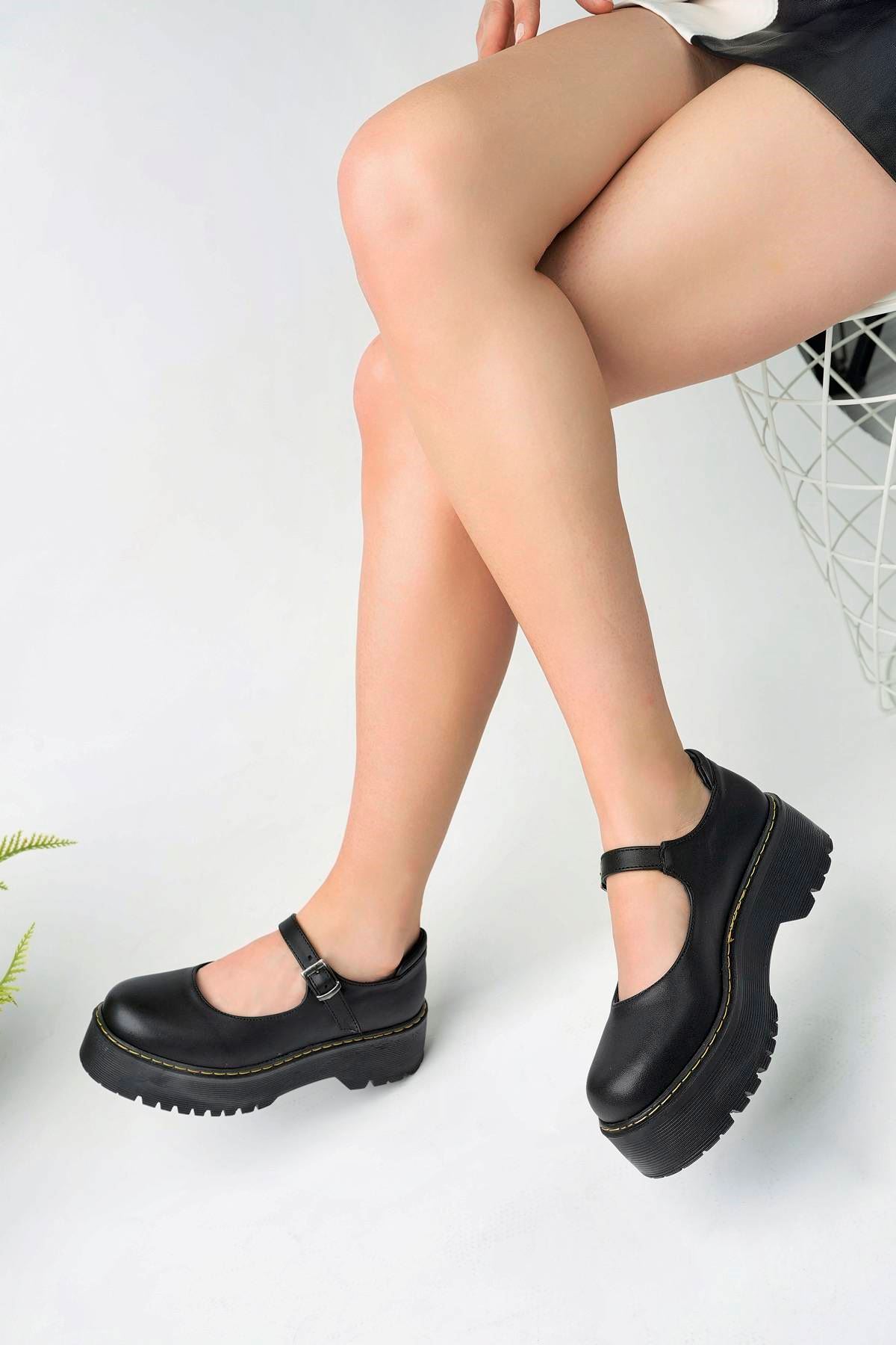 Tek Tokalı Siyah Cilt Kadın Ayakkabı