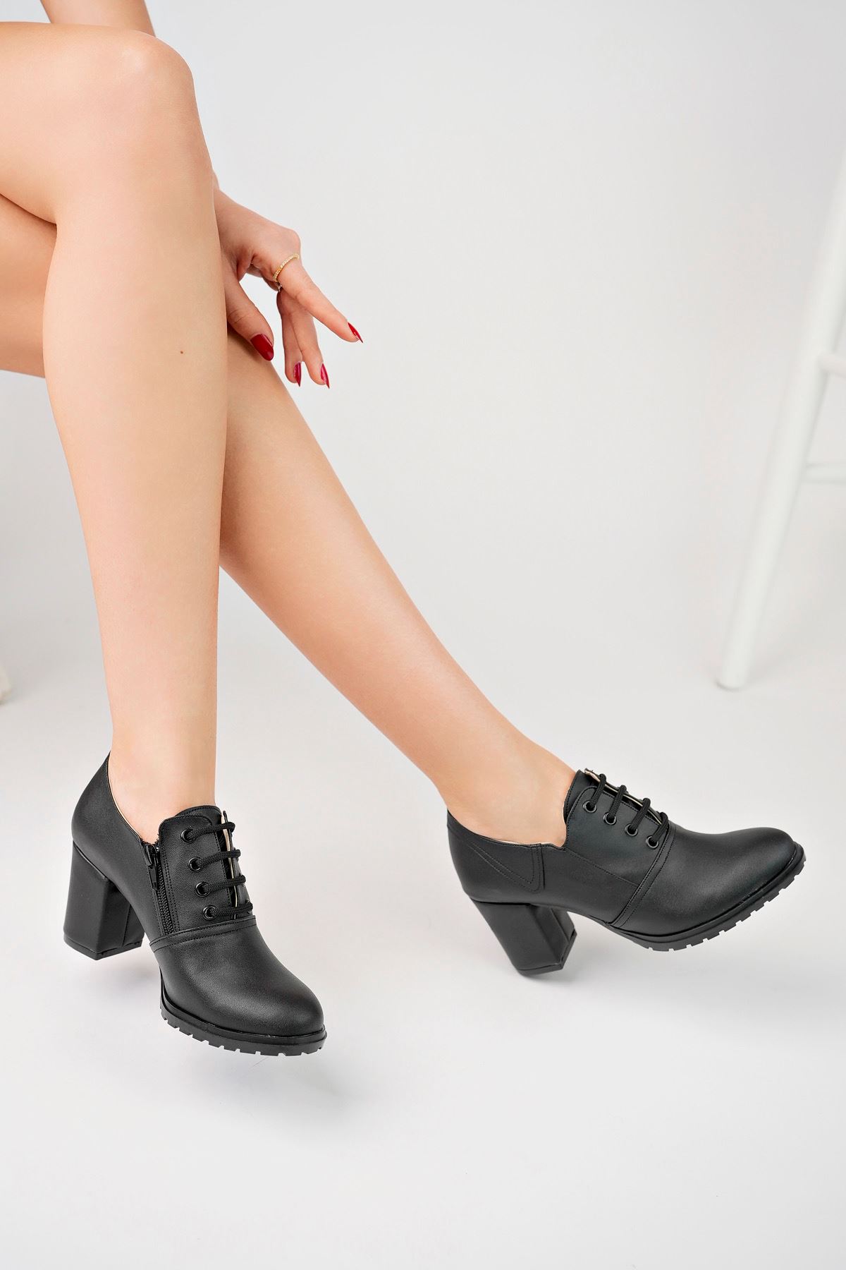 Fermuarlı Bağcıklı Siyah Cilt Kadın Ayakkabı
