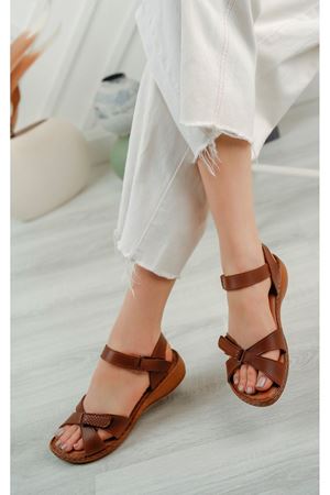 Ortopedik Alçak Taban Cırtlı Kadın Sandalet