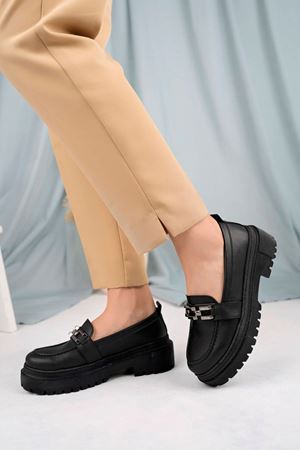Önü Zincirli Siyah Cilt Kadın Ayakkabı