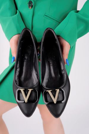 Tokalı Siyah Cilt Kadın Ayakkabı