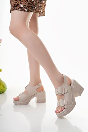 Dolgu Topuk Platform Çift Tokalı Bej Ayakkabı